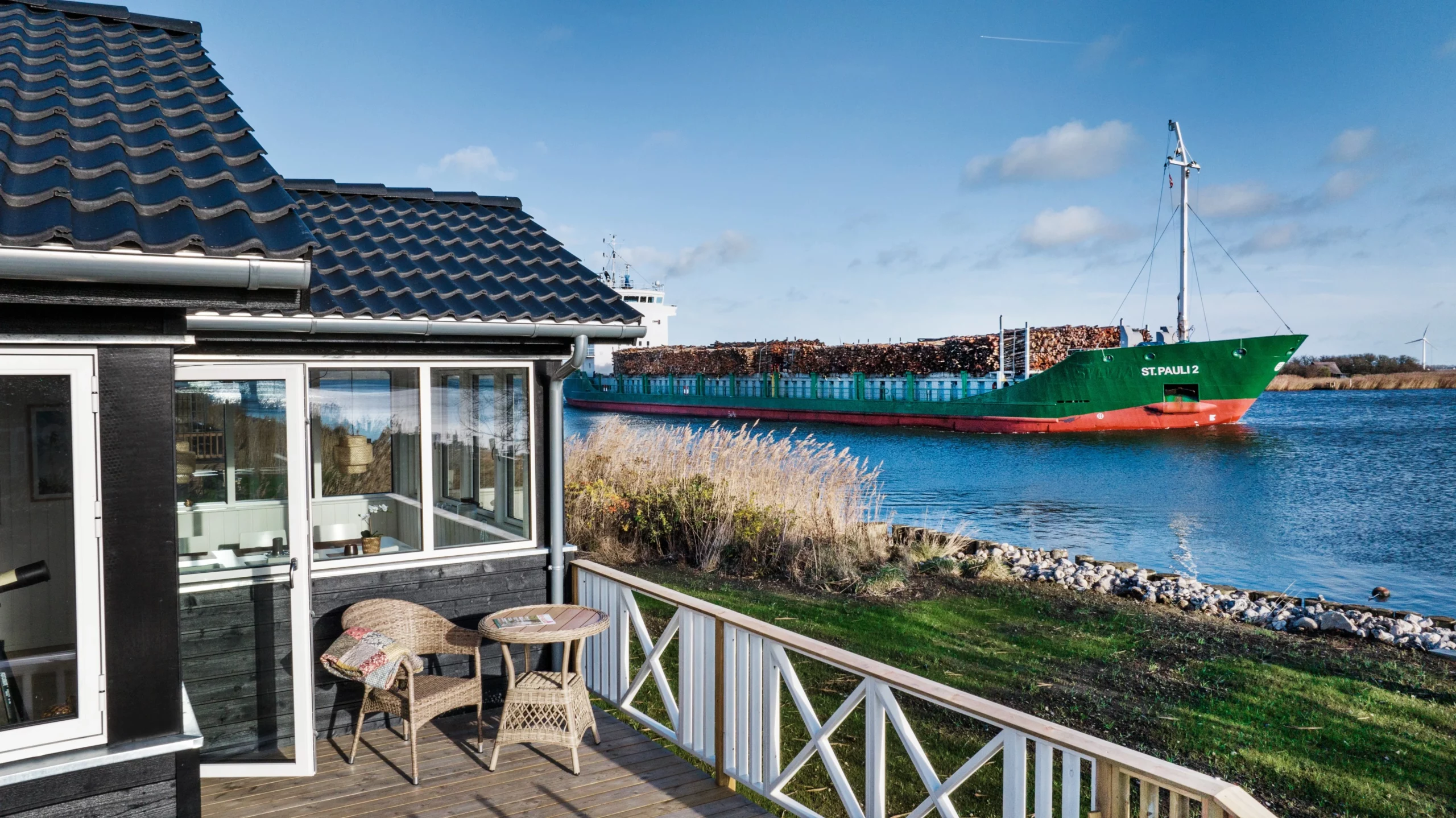 Stormflodssikret sommerhus ved fjorden